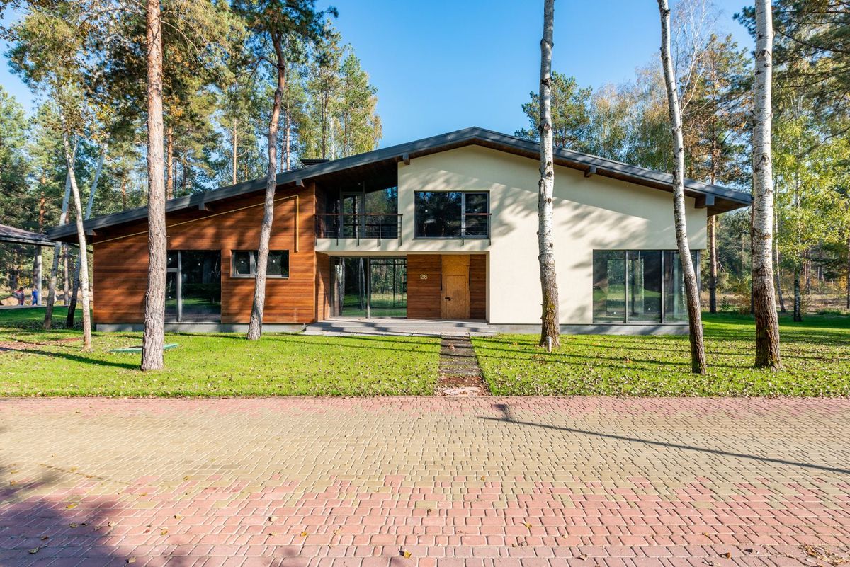 Brick paver patio and drive outside a modern home
