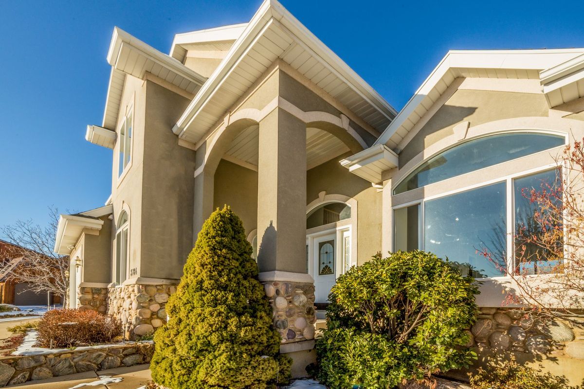 Stucco and stone home exterior in Round Rock